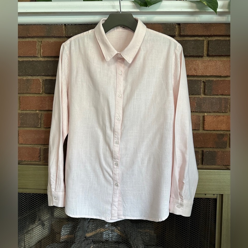 🛍️mi Amei light pink 70% Viscose 30% Linen button down shirt size Large